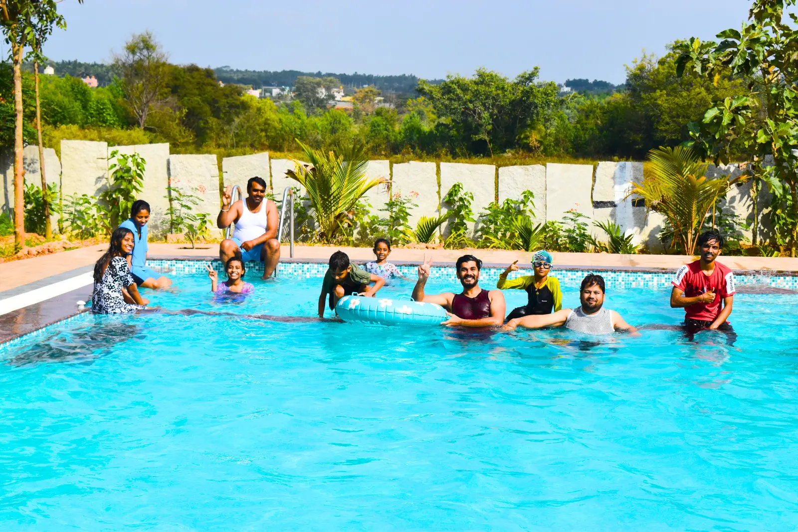 /images/gallery/swimming_pool_3.webp