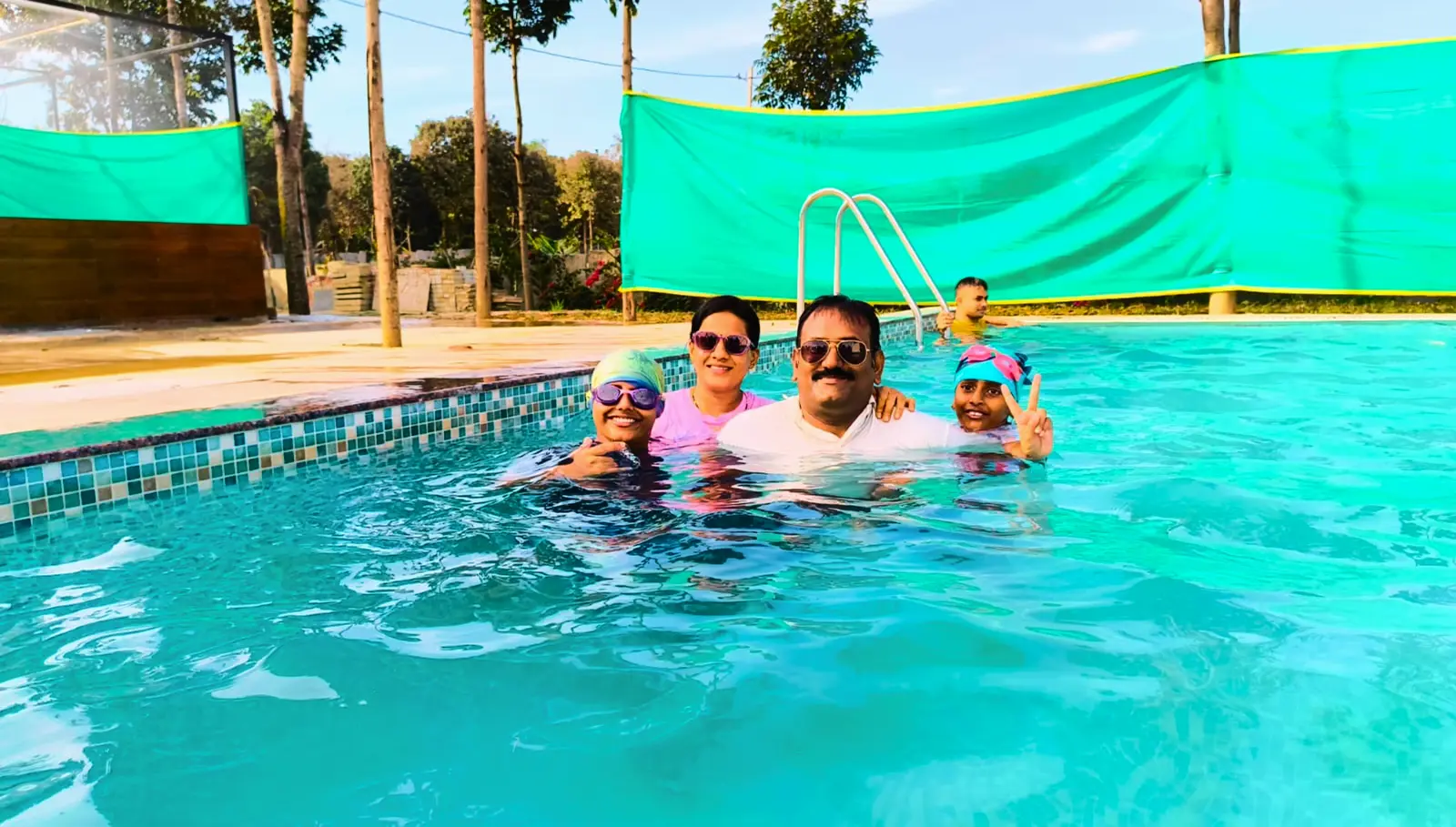 /images/gallery/swimming_pool_7.webp